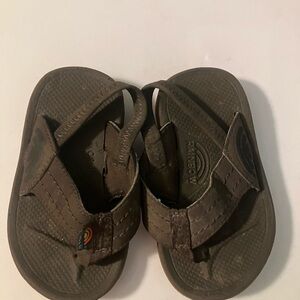 Rainbow flip flops with back strap size toddler 3/4.